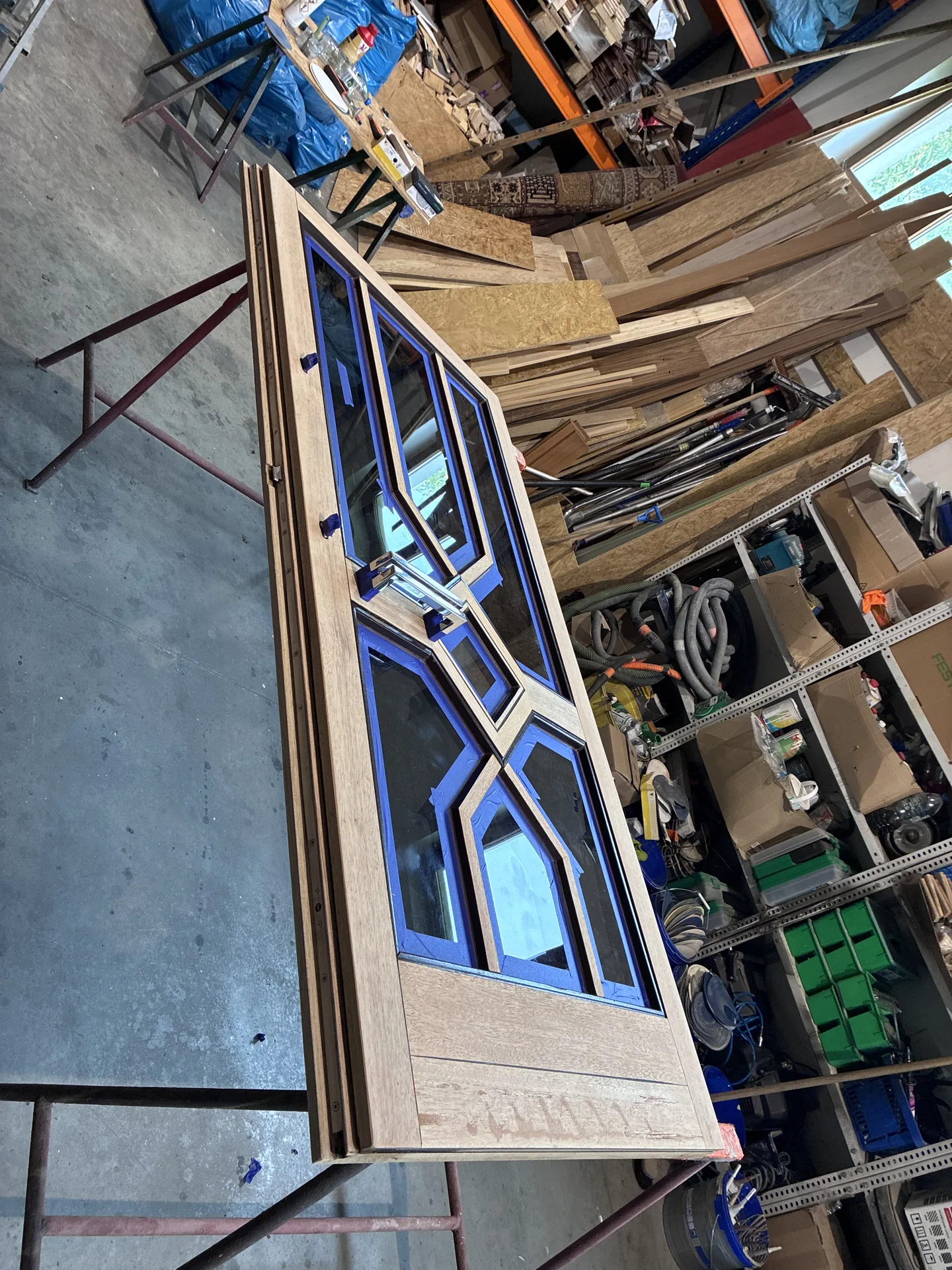 Czyszczenie laserowe drzwi drewnianych