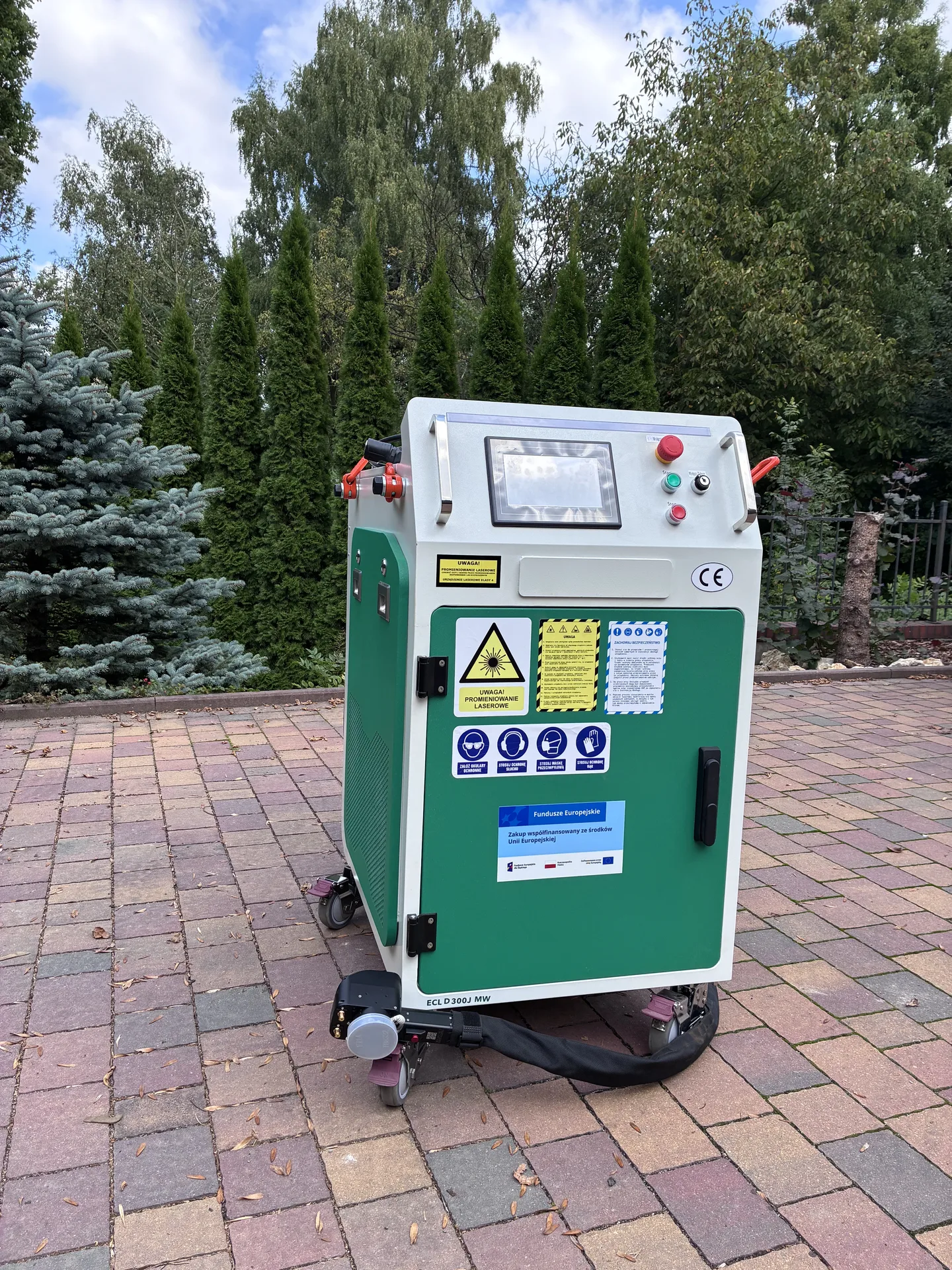 Postęp czyszczenia laserowego drzwi