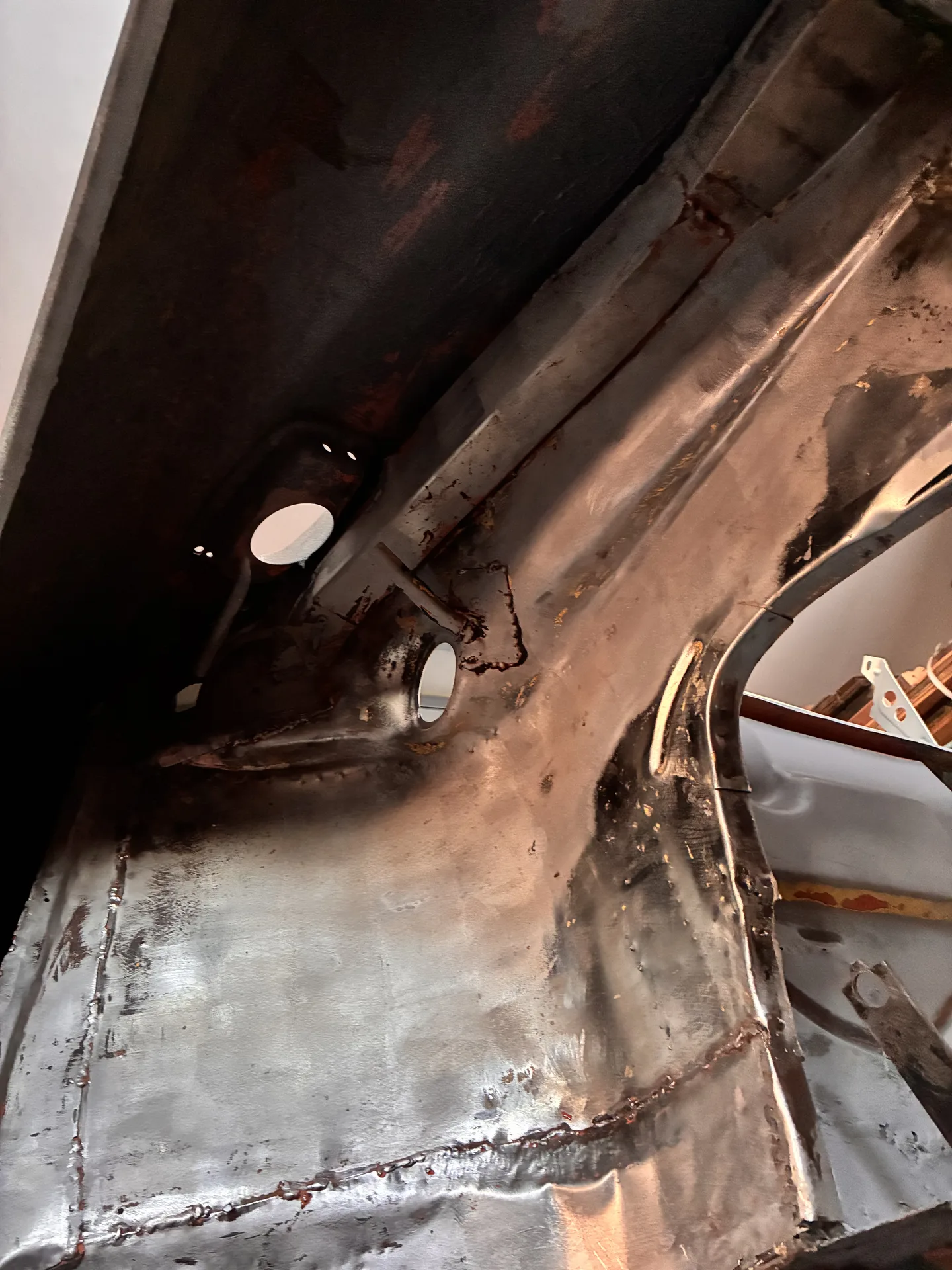 Efekt lasera na blasze karoserii Karmann Ghia