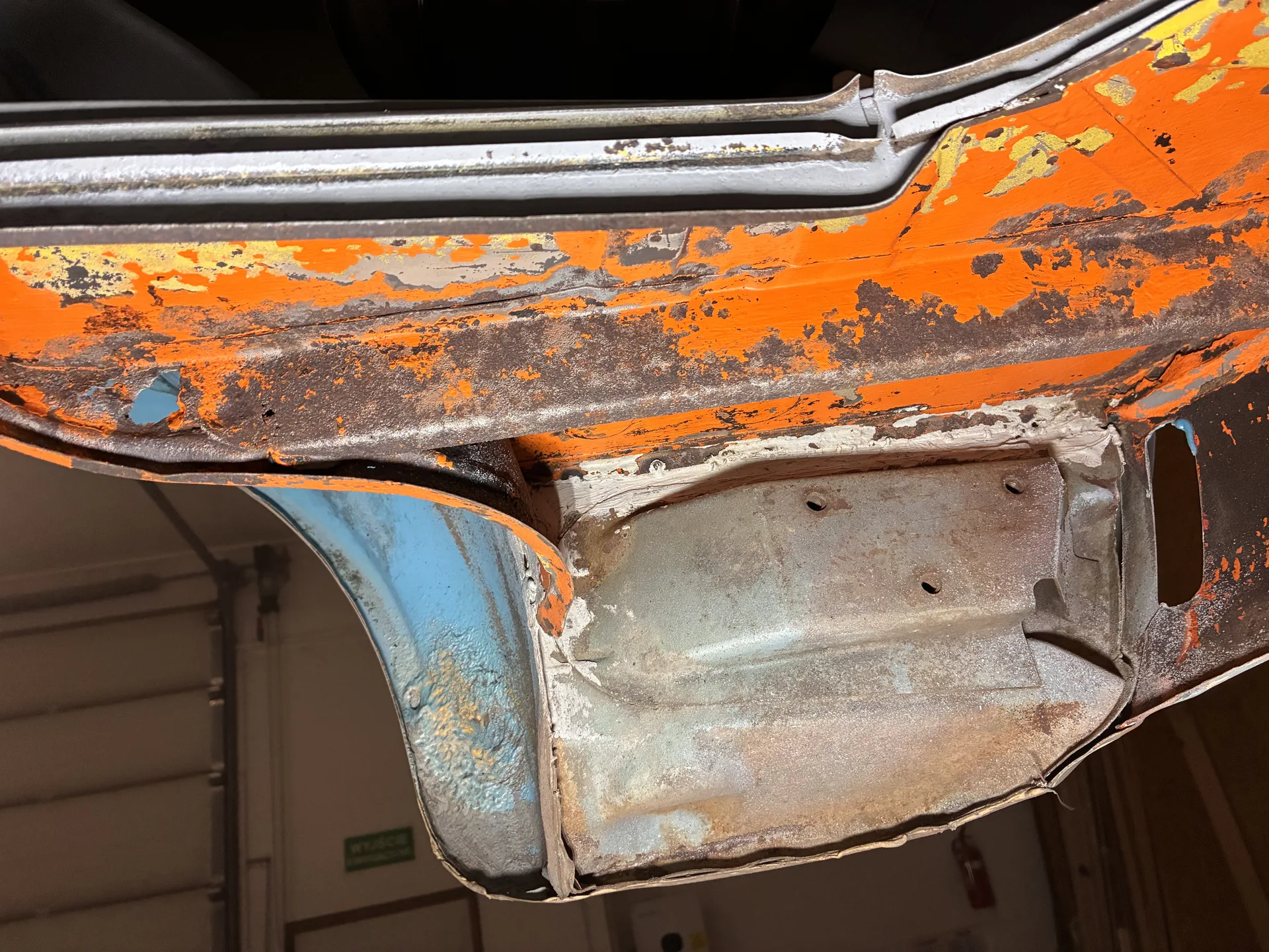 Karoseria po kompleksowym czyszczeniu laserem