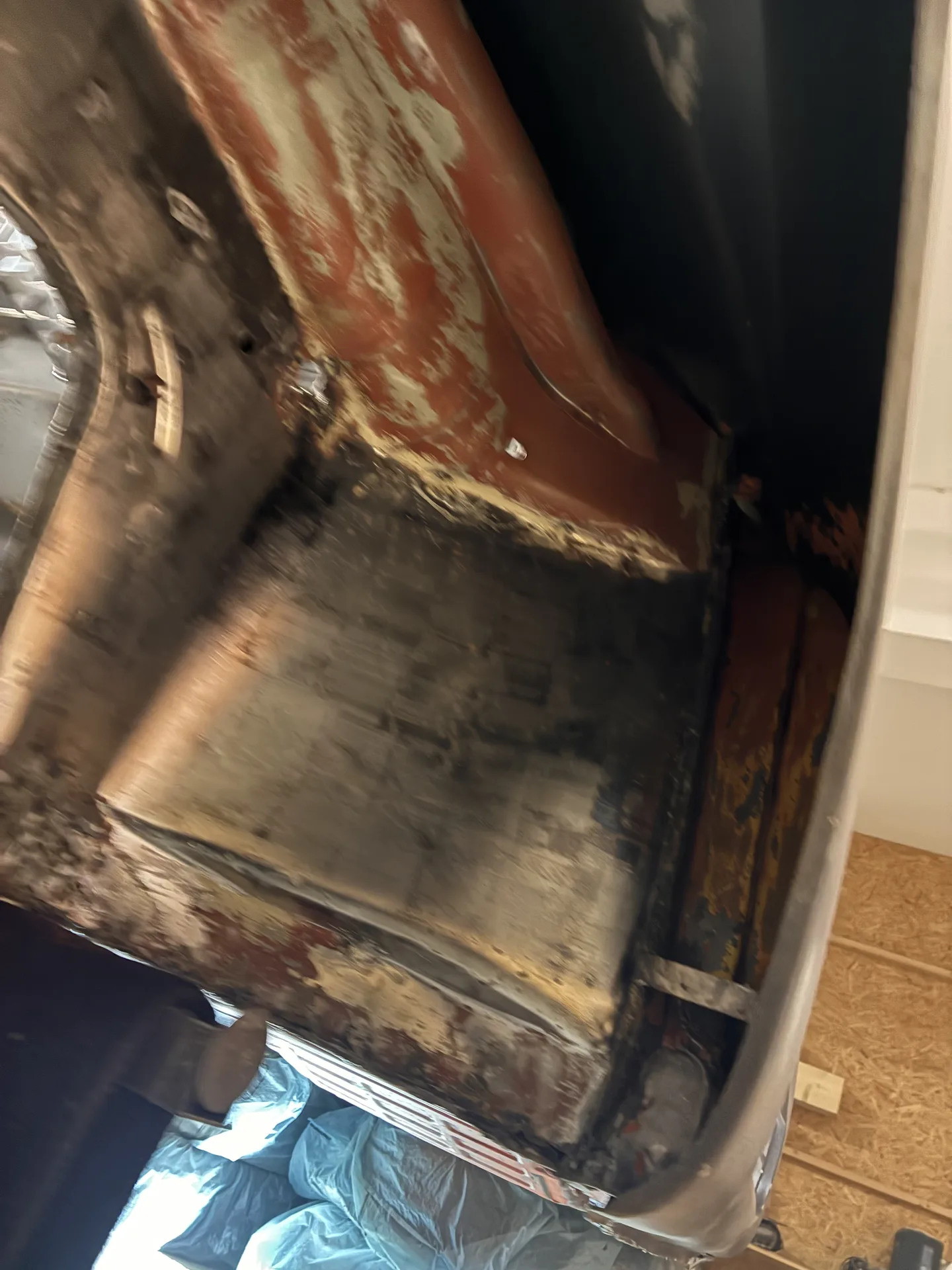 Oczyszczone elementy karoserii Karmann Ghia