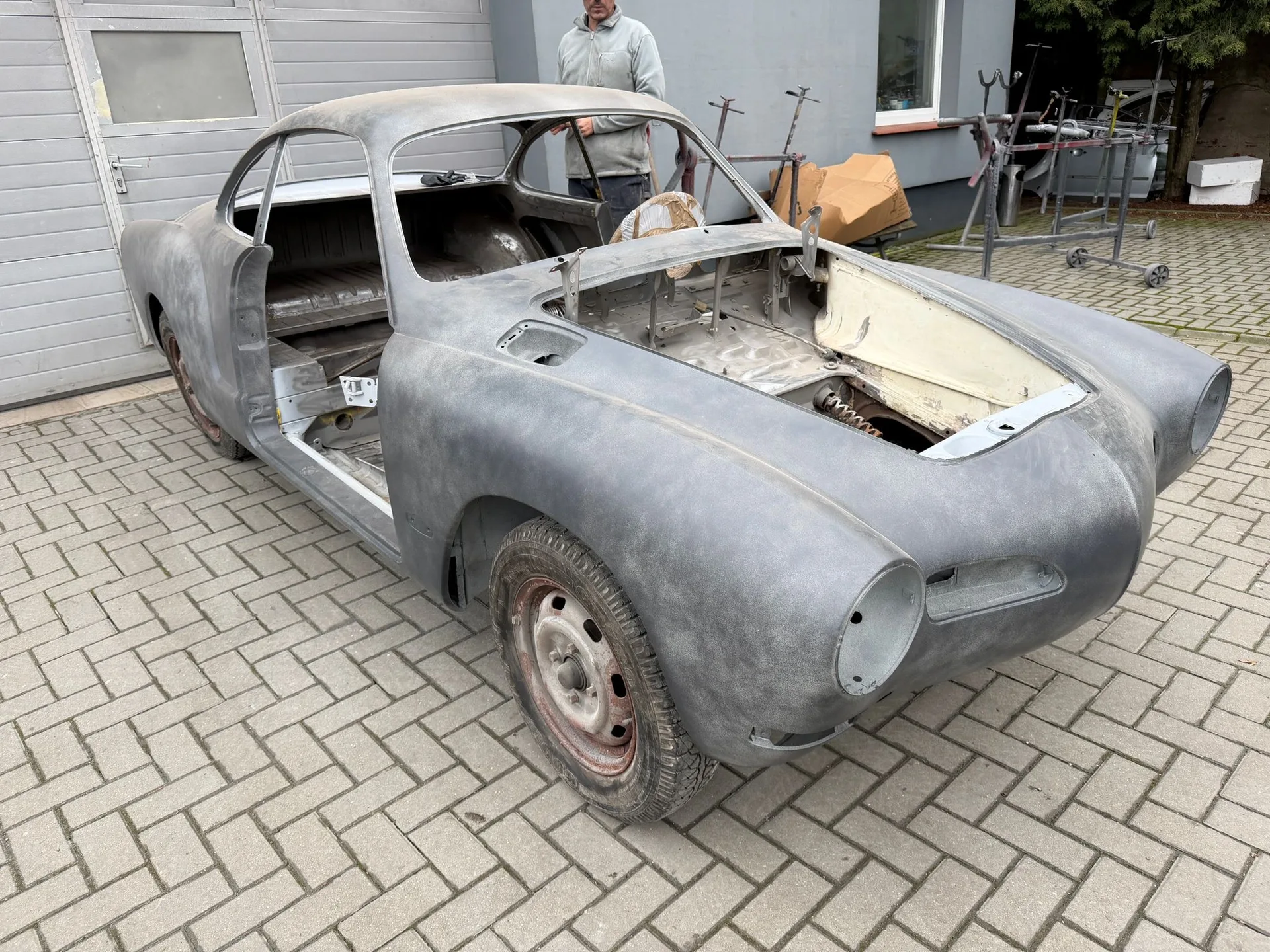 VW Karmann Ghia po czyszczeniu laserowym