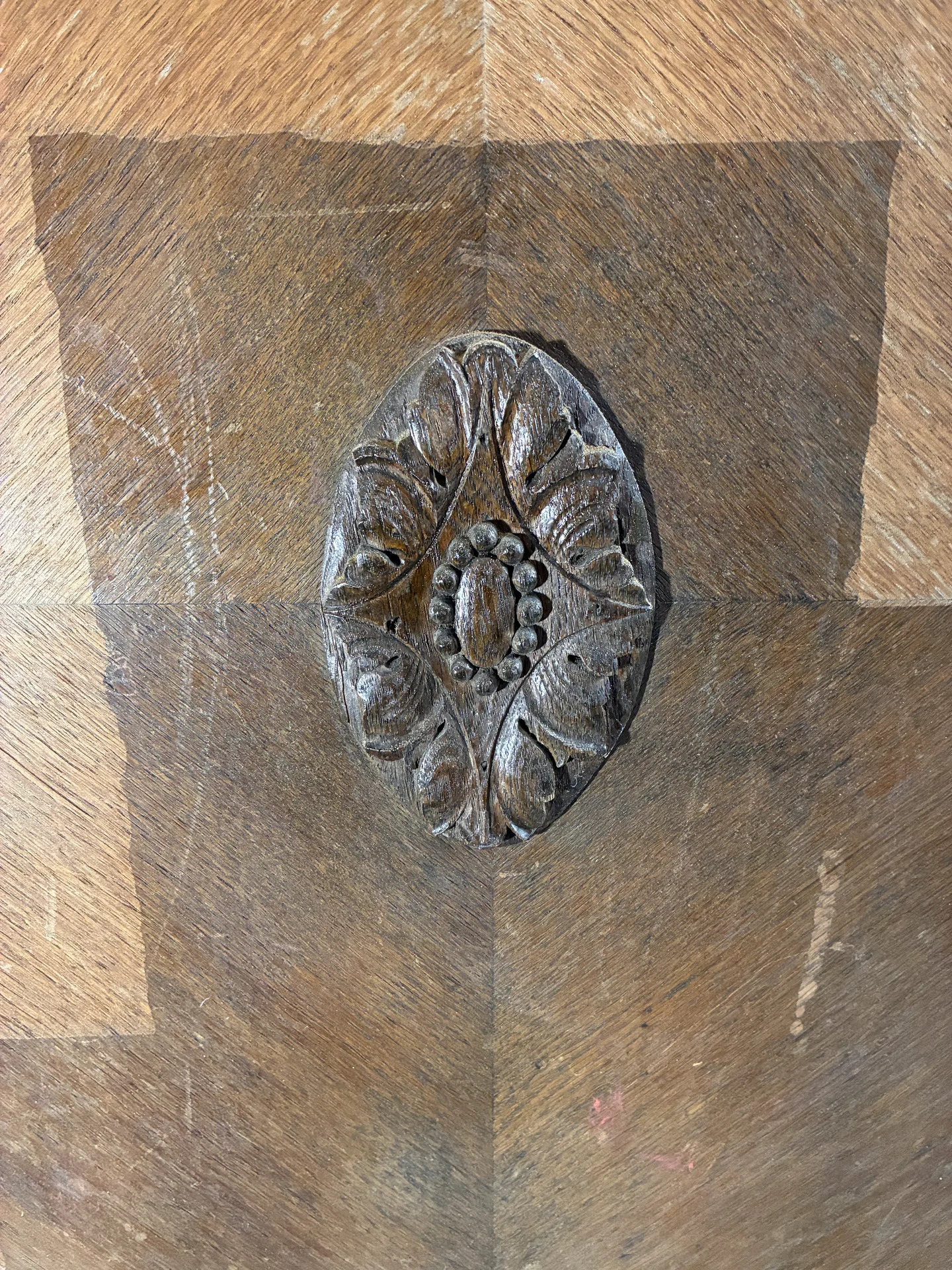 Czyszczenie laserowe kredensu antycznego