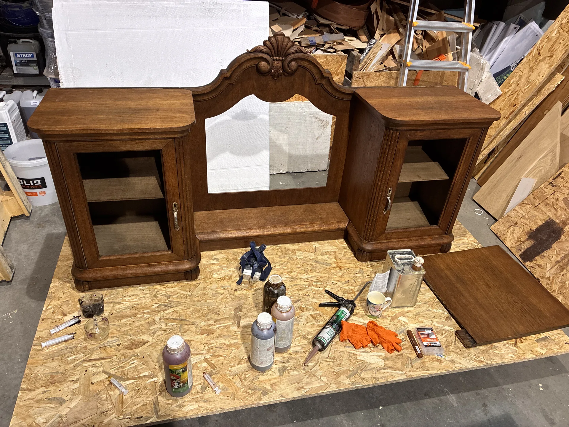 Kredens antyczny duży — widok po renowacji