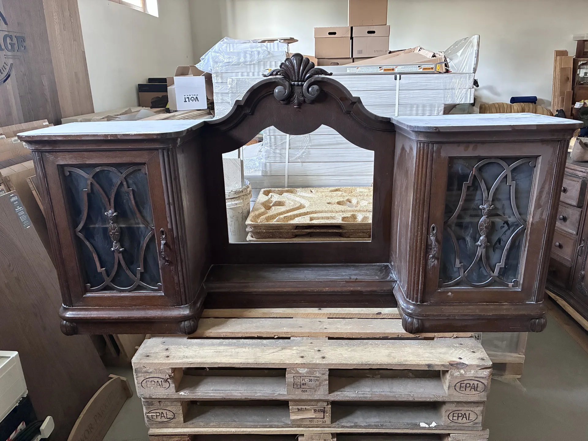 Rama lustra — czyszczenie laserowe ornamentów