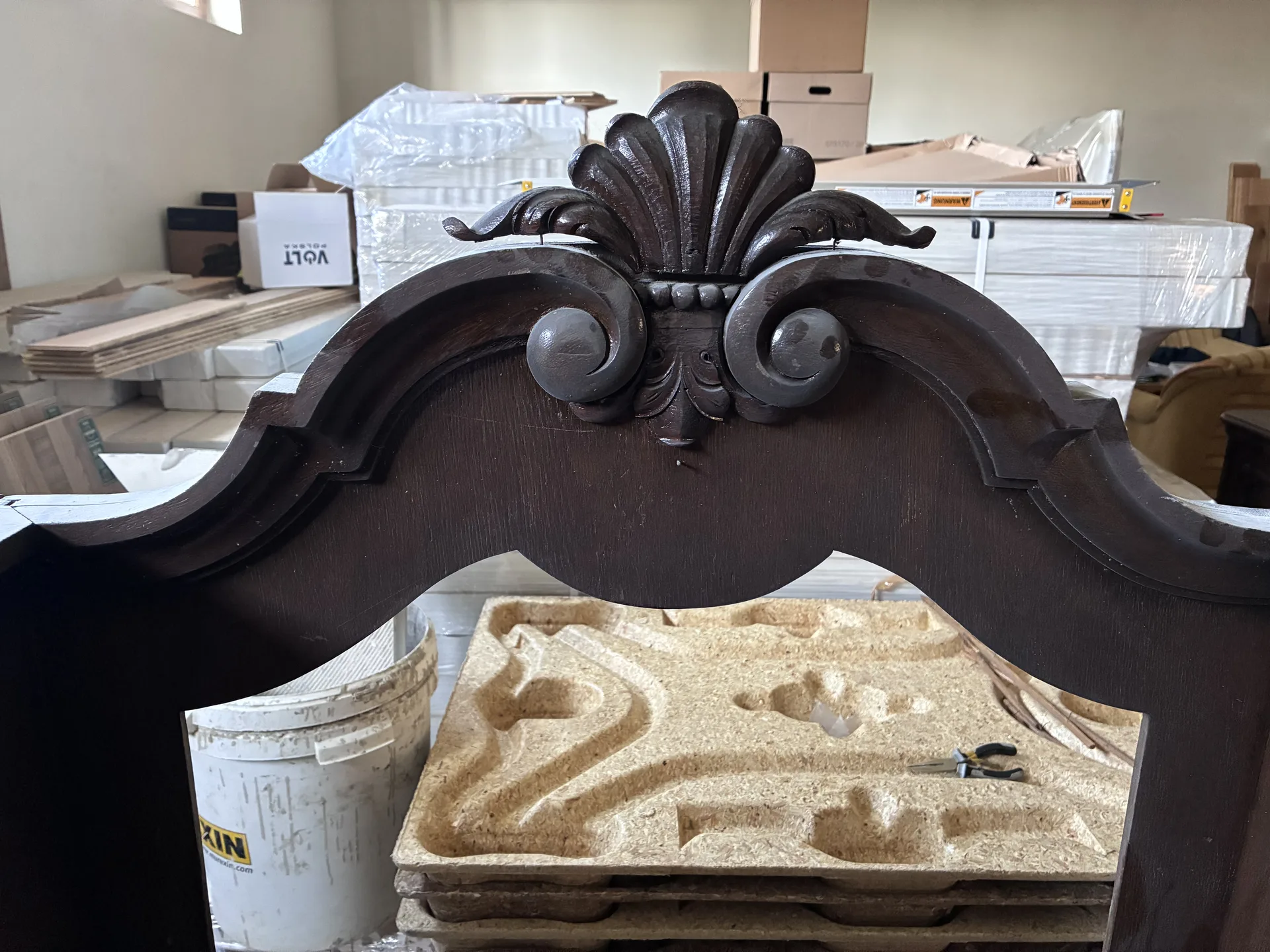 Kredens po czyszczeniu — widok frontu