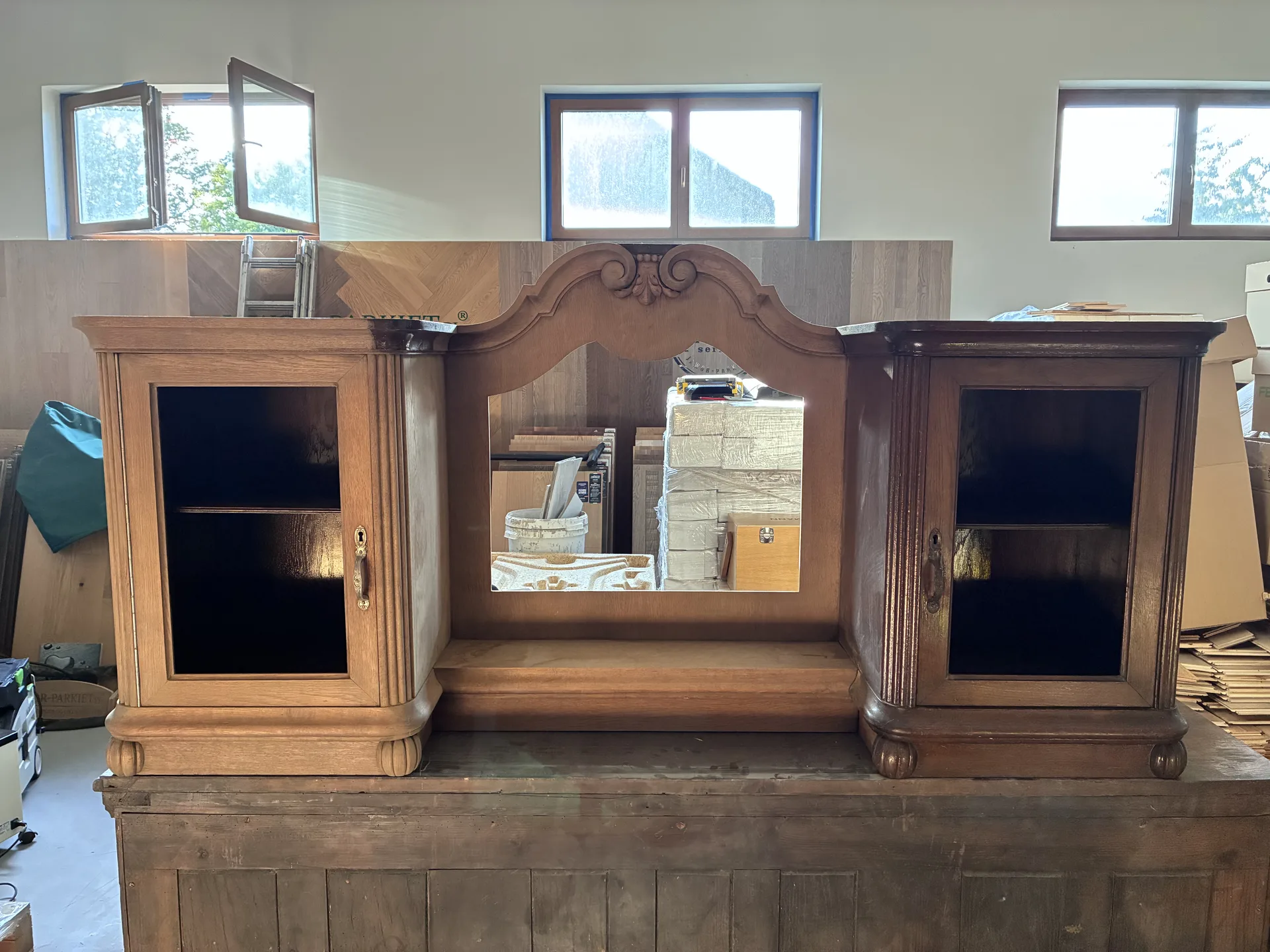 Bufet i kredens po czyszczeniu laserem