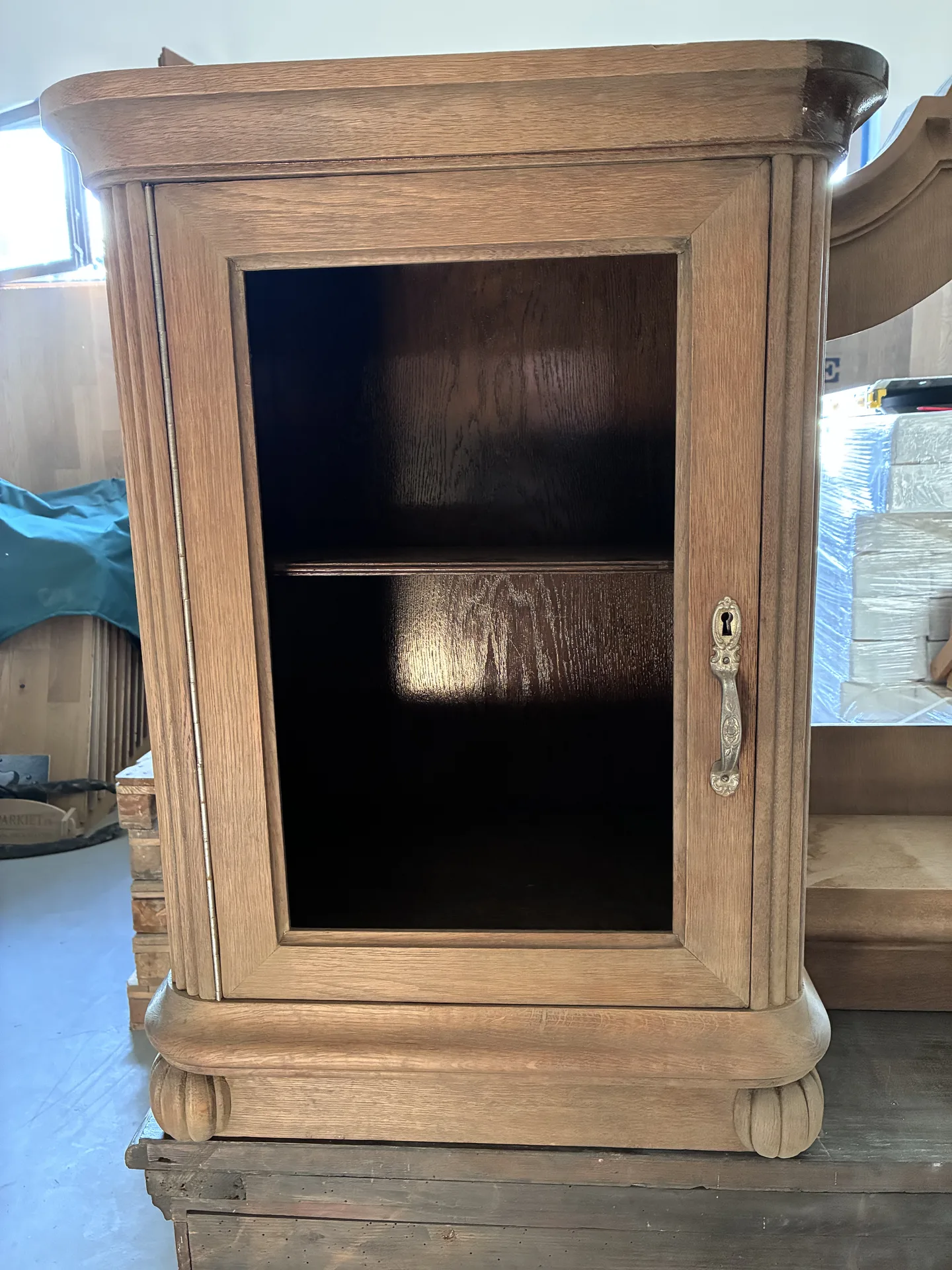 Ornamenty kredensu zachowane w 100%