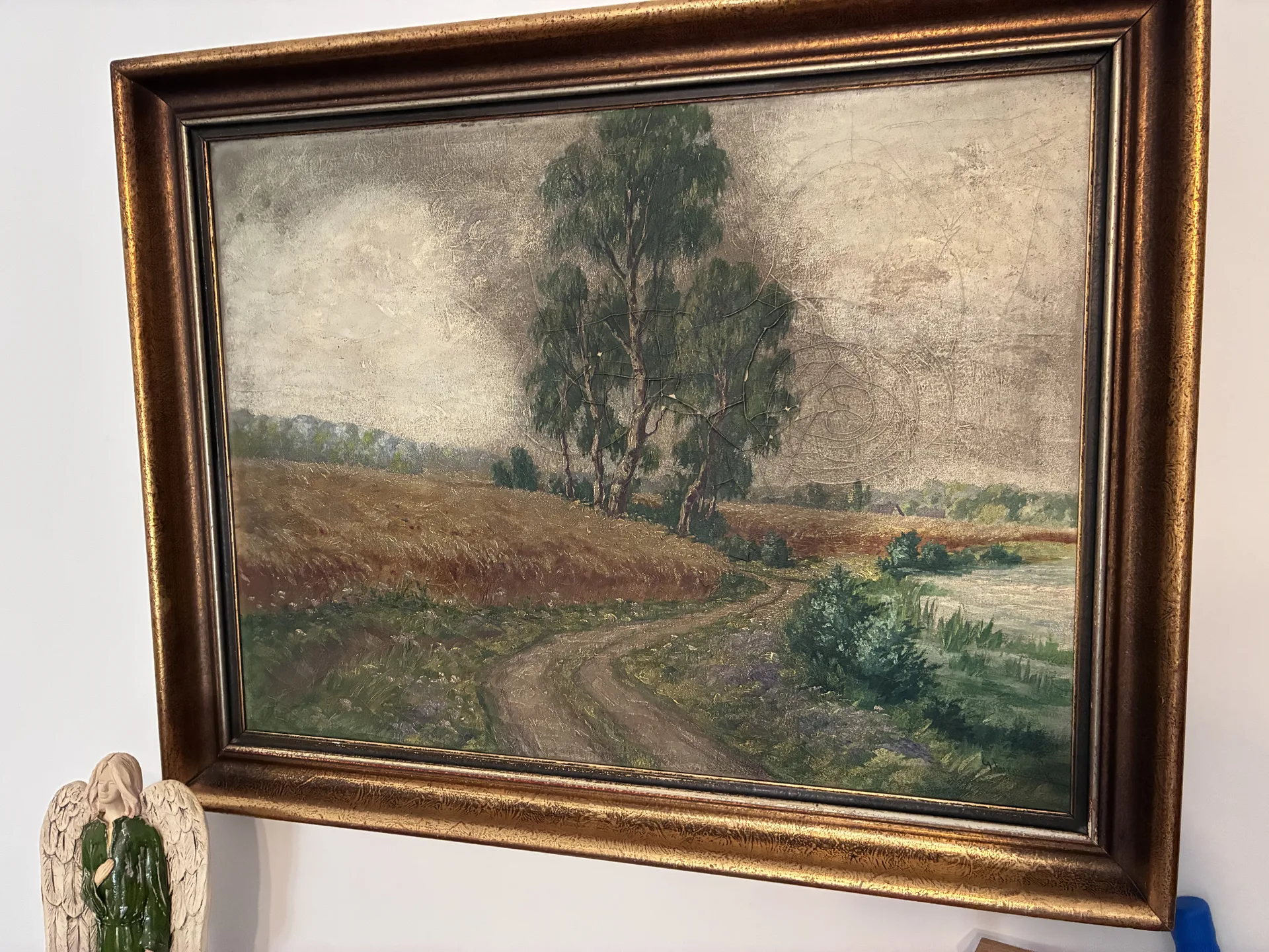 Brud i stary werniks na powierzchni obrazu