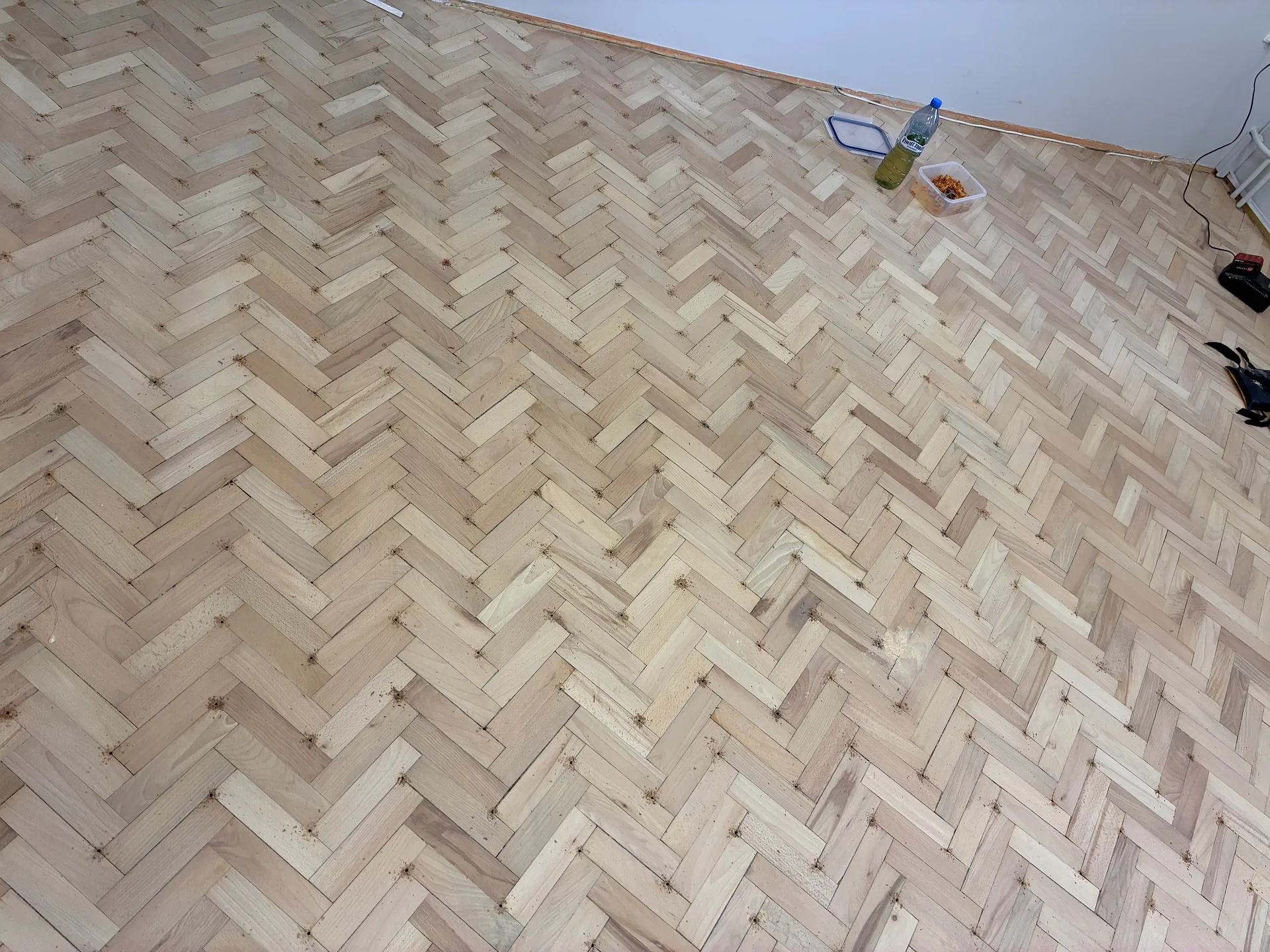 Sala szkolna po lakierowaniu parkietu