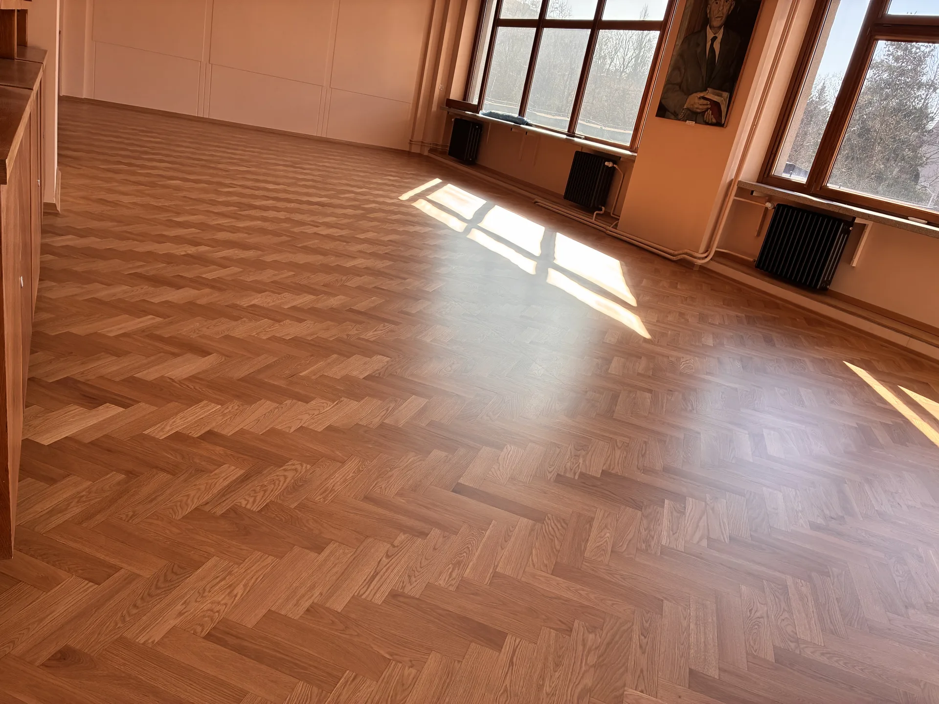 Efekt renowacji parkietu w sali lekcyjnej