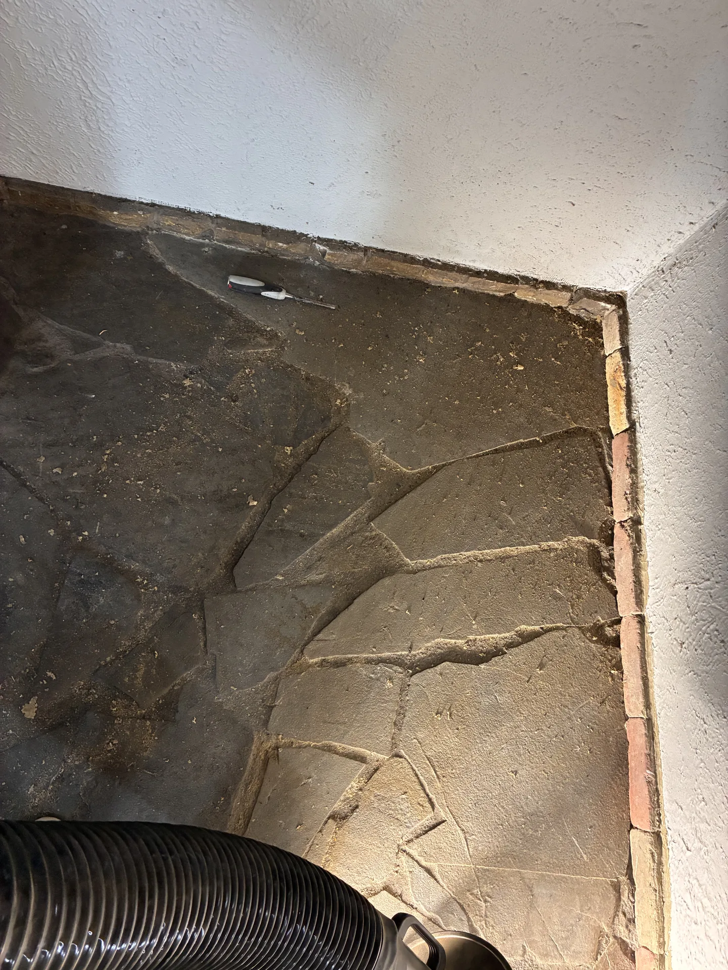 Efekt czyszczenia laserowego na kamieniu