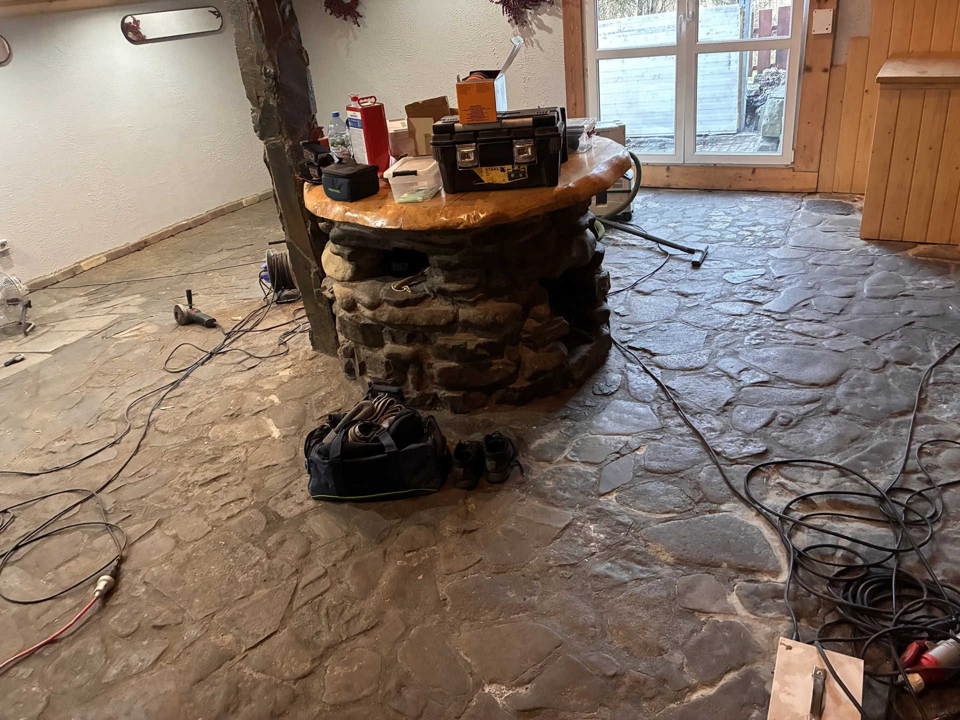 Czyszczenie laserowe kamienia, zbliżenie