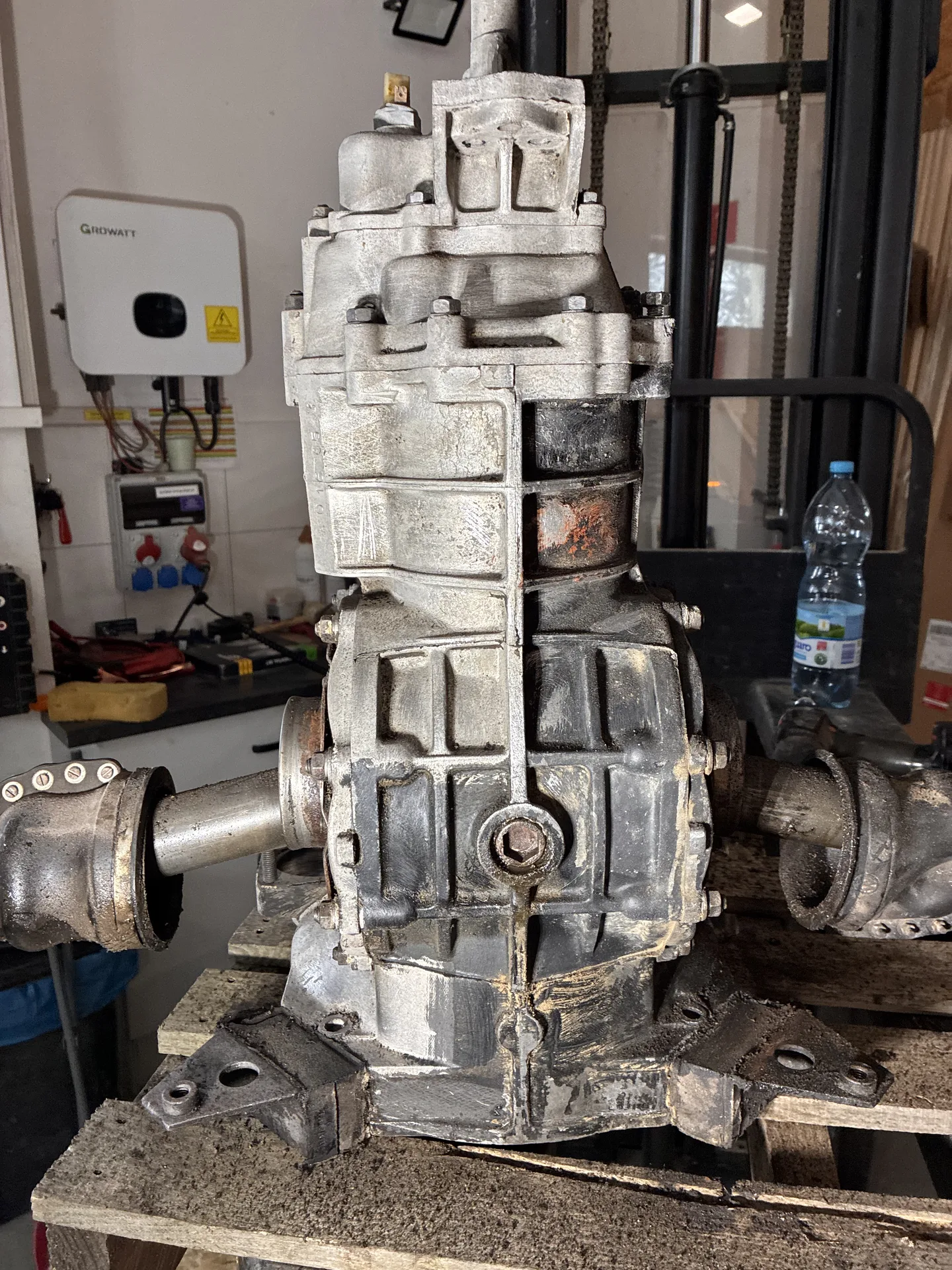 Czyszczenie laserowe skrzyni biegów w trakcie